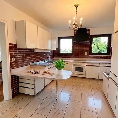 Charmante Mit Grossem Balkon Zum Wohlfuehlen 150 Qm Apartment