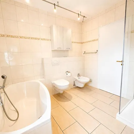 Charmante Mit Grossem Balkon Zum Wohlfuehlen 150 Qm Apartment *